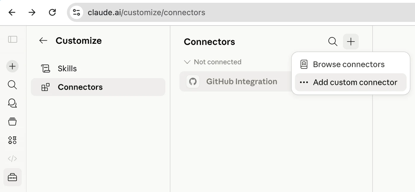 מסך Customize ב-Claude, בלשונית Connectors: לחיצה על כפתור הפלוס פותחת תפריט עם Browse connectors ו-Add custom connector